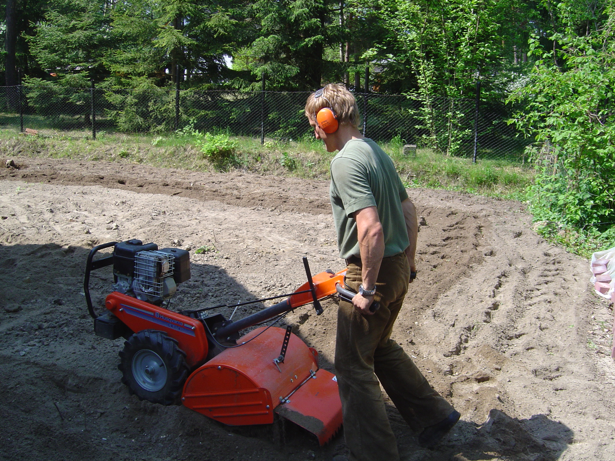 Rasen-Vorbereitung der Flächen - GrünConcept GmbH